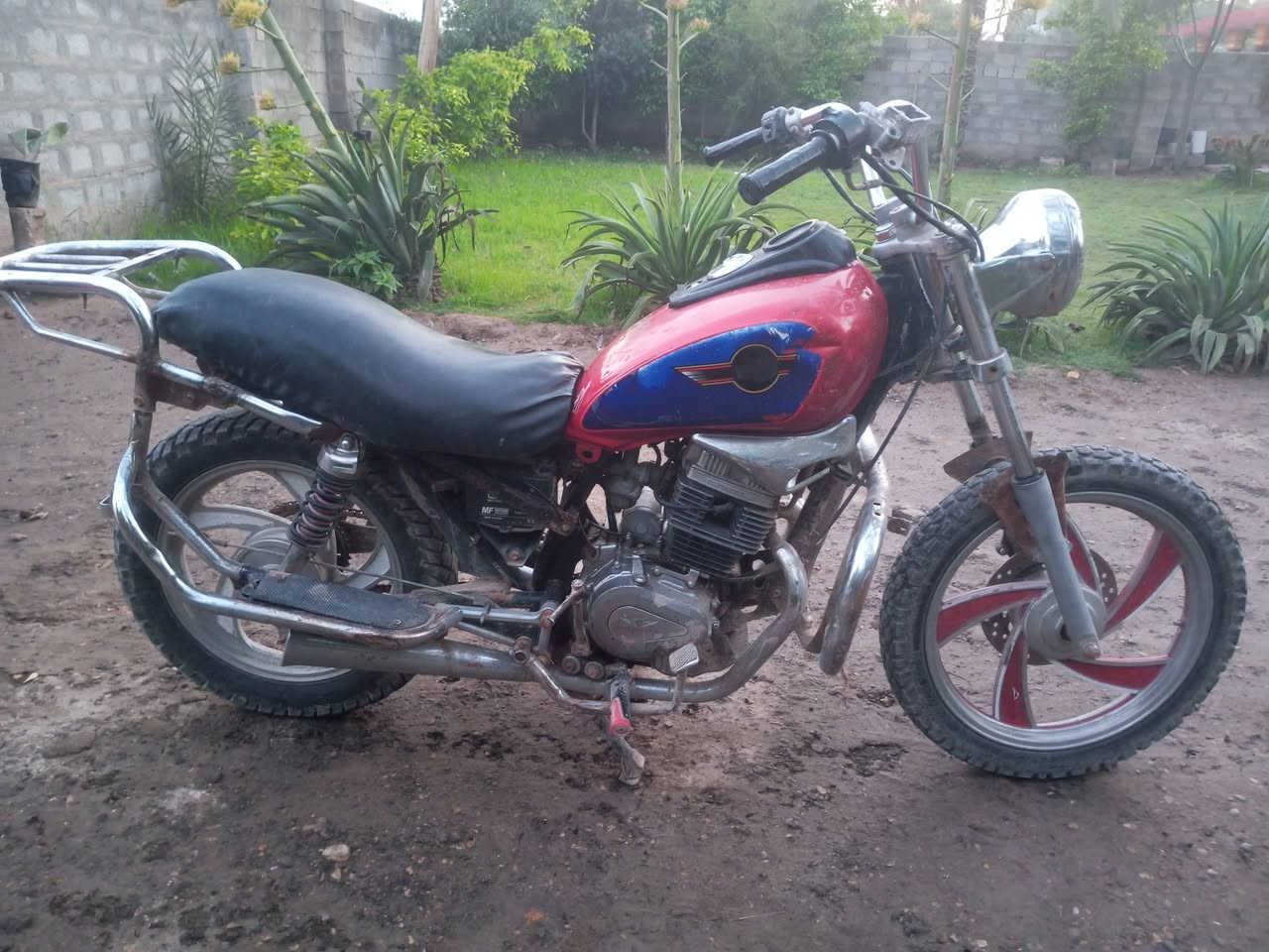 السلام عليكم للبيع جونده كلك
السعر ١٧٥ وبيها مجال 
العنوان واسط الدبوني 
***********
