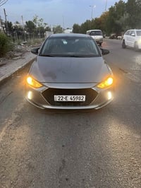 عندي النترا موديل 2017 امريكي بيها 4 قطع صبغ بدون دواخل حجم المكينه 20...