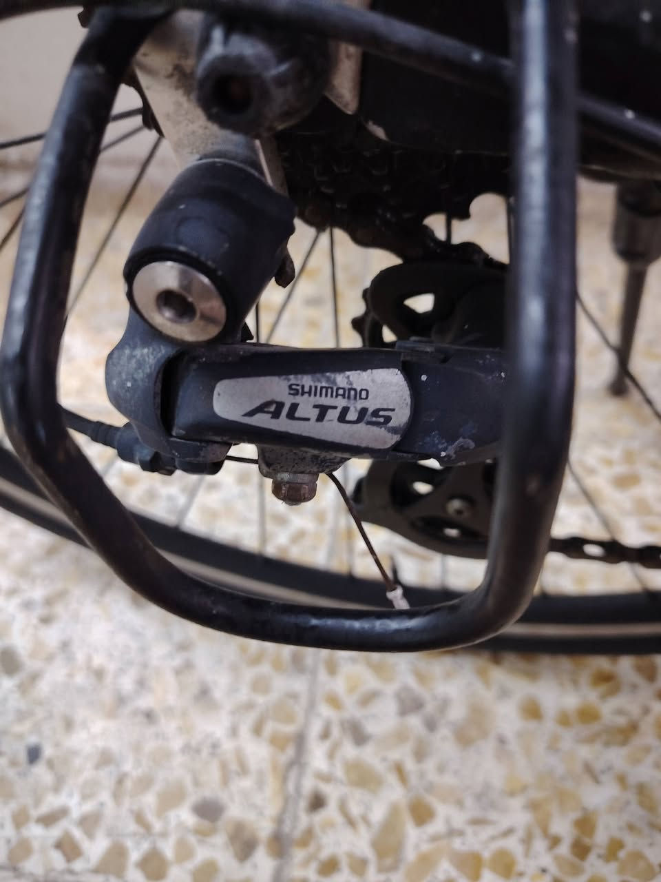 C700 حيل نضيف مثل ما موضح بالصور  مال شحن
كير شيمانو فقاس خلفي 8 نمر امامي 3 نمر
كيج كم /مايل رقمي امريكي اصلي 
 سعر 175 الف
***********
