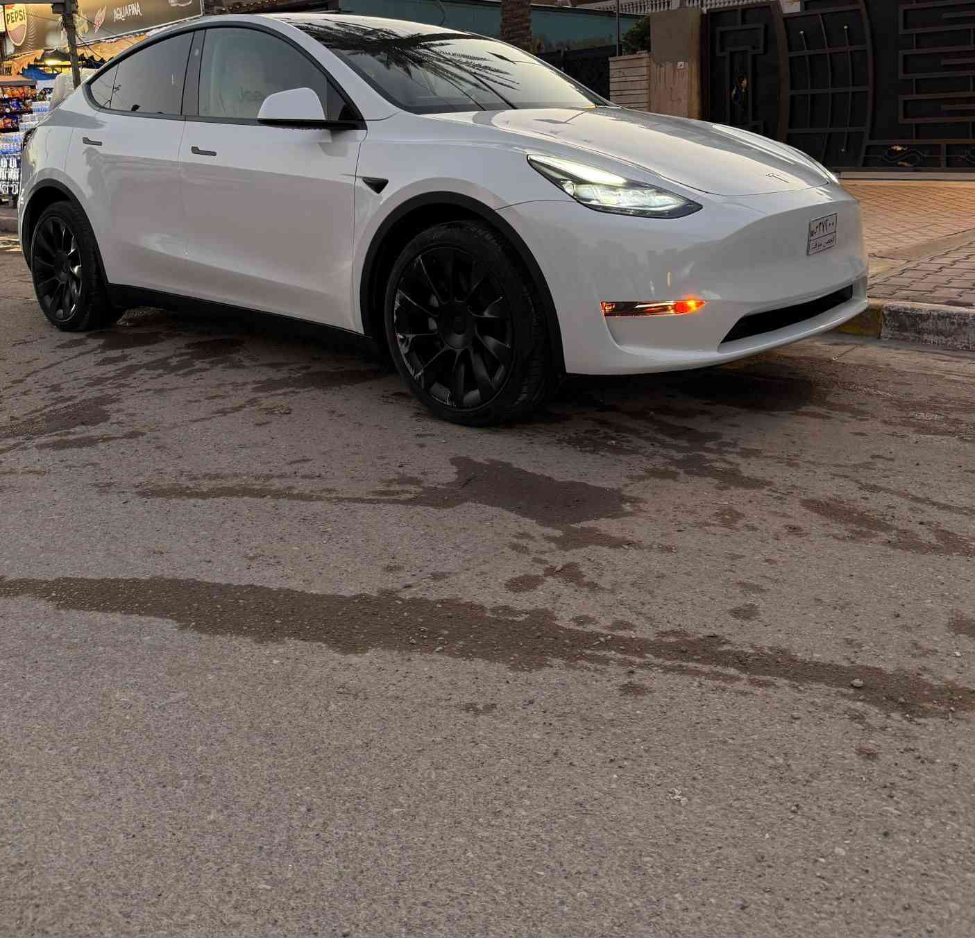 !!  Tesla Y 2024 🔹️Utility Sport !!

✔️ تسلا Y ➖️ الفئة الرياضي

✔️ المسافة المقطوعة: 6927 ميل 

✔️ داخل جلد أبيض 

✔️ دفع خلفي

✔️ أون لاين

✔️ حادثه نقص جاملغ أمامي جهة اليسار  ودعامية
لايت جهة اليسار - لا دواخل ولا شواصي ولا أيرباك- مثل ما موضحة بالصور. 

                                26.300 💸

☎️ للأستفسار ☎️  *********** ➖️ على الخاص بغداد, العراق
