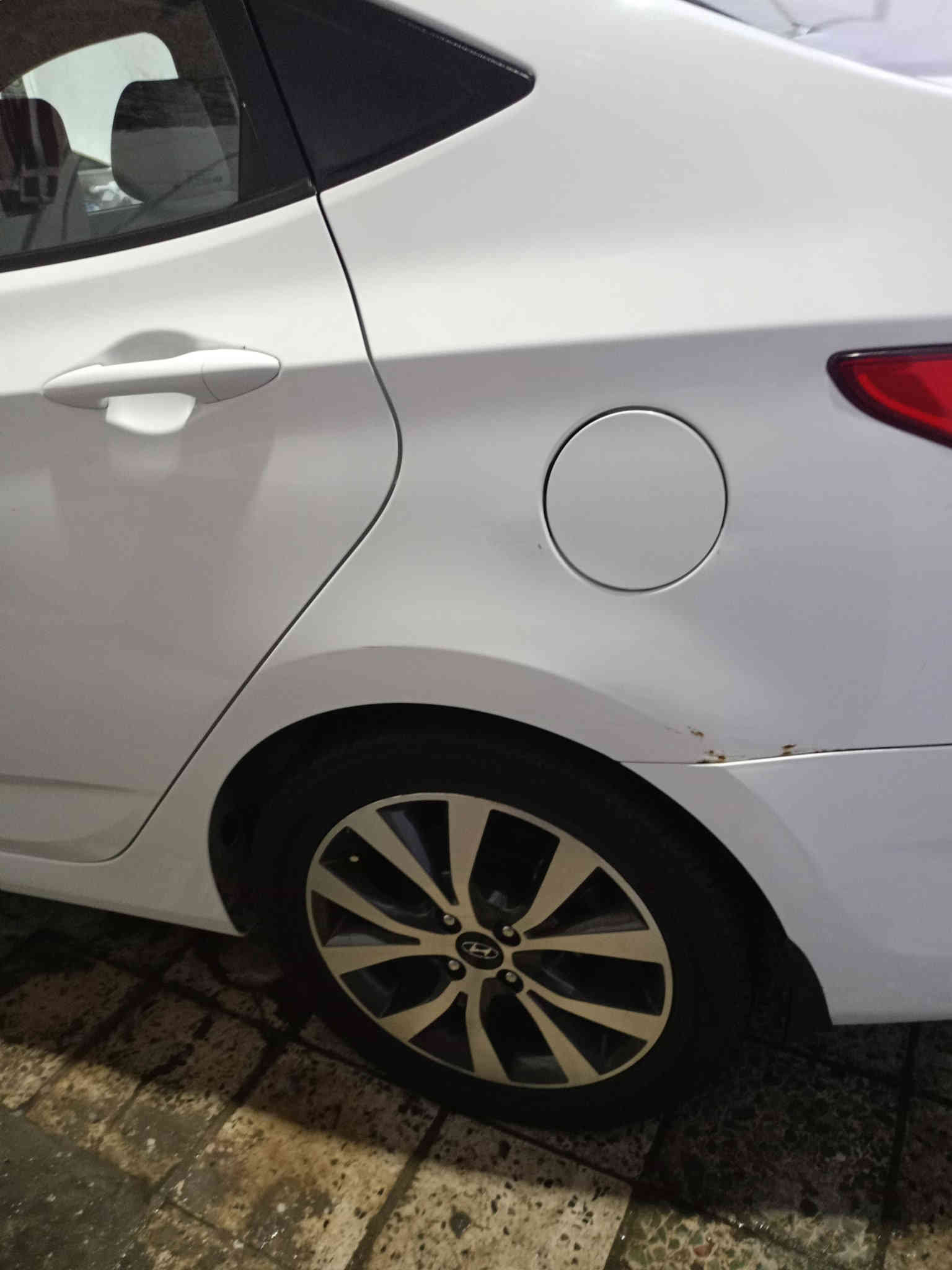 سلام عليكم اكسنت موديل 2015 خليجي ماشيه 60حقيقي سيارة كفاله عامه من ضربه و من يبديل ماعدا بل اهلال الخلفي صبغ قليل ونص دوسه سيارة العنوان بغداد السعر 118 رقم الهاتف ***********
