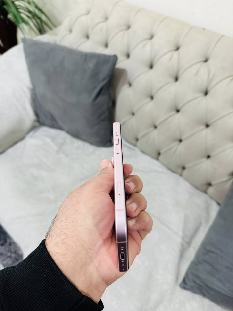 السلام عليكم
للبيع.

ايفون 15 عادي 

ذاكره 128 📍

بطاريه 🔋. 87

بي فقط هاي ضربه بل شاشه وما مئثره على المس ابد 

جهاز بي ضمان 

سعر 500 الف 

مكاني . بغداد . ناحيه الوحده . خلف مجمع بسمايه . 

هـ ***********
