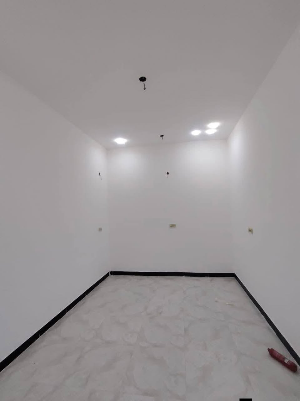 أسعد ألله أوقاتكم بكل خير 🏢
اللاستفسار📲***********

دار سكن للبيع بقمت روعه 🏭
 المساحة 120 م
ركن على شارعين
بناء حديث شقل درجه أولى👍
على شارع 10م 
كافت لخدمات متوفره 

محتويات البيت ⬇️
1- 
2- دوانيه
3- صاله
4- مطبخ
5- غرف منام عدد 2 
6- صحيات خارجي وداخلي

نوع العقار طابو زراعي
بأسم عراقي سند 25
الموقع راقي ⚡
البصره أبي الخصيب العوجه 
شارع الوصطي مقابيل مستشفى صيني 
كل هاذ جمال وترتيب
بسعر 65 وبي مجال لشراي
اللاستفسار 📲 ***********
