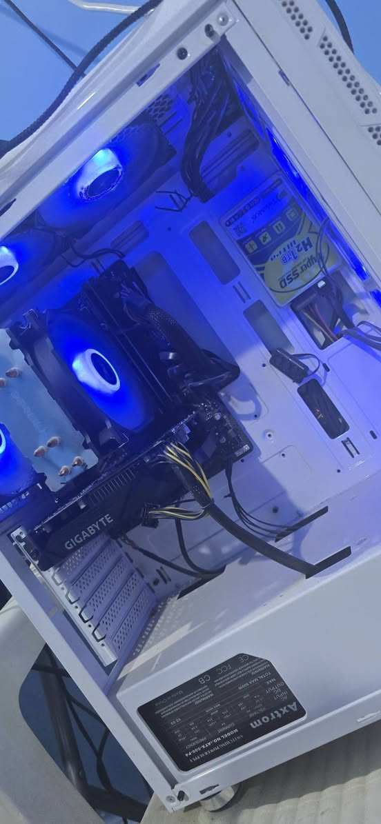 سلام عليكم

حاسبة للبيع مواصفات

GPU:1650

CPU:15-10400f

Ram:16 GB DDR4

MB:H410 S2H

Storage:1TB HDD

PSU:500Watt

ضايف للمعالج مروحة تبريد غازي ضايفل للكيس مراوح اضافية ف صار المجموع 6 مراوح 3 ادخال و 3 اخراج بالصور طالع تخزين اضافي ما عليكم بيه

***********الرقم:

مكاني البصرة دور الضباط ورة ملعب البلديات

ما عدي توصيل لان الكارتونة ضايعة ف تجيني

تفحصه وبالعافية عليك
