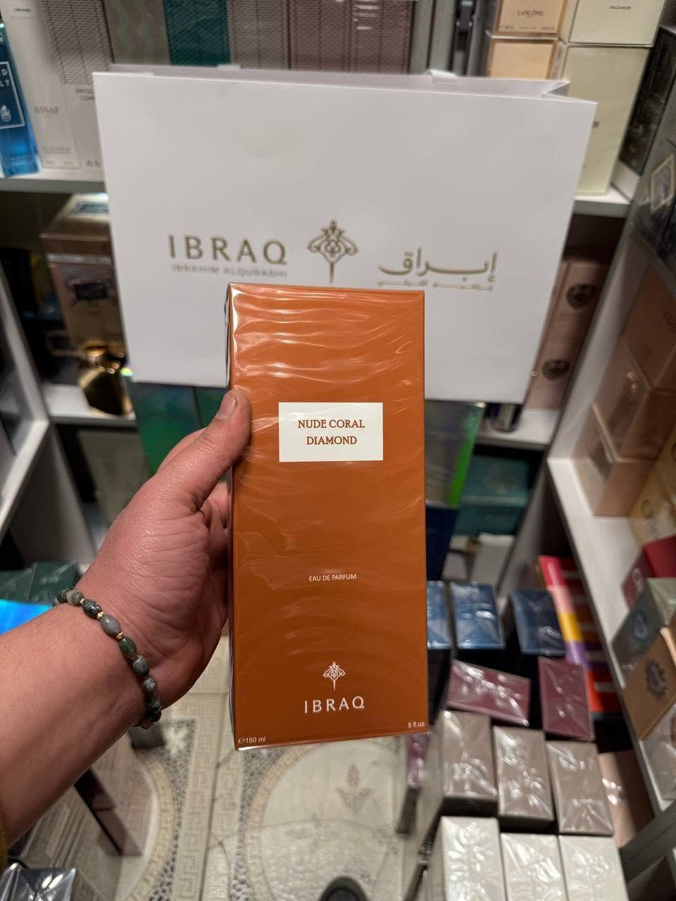🌸 لأن الأناقة تبدأ من العطر...💎
نوفر لكم تشكيلة مميزة من عطور الرجال والنساء، بروائح فاخرة وثبات يدوم طويلًا، لتجدوا العطر الذي يعبر عن شخصيتكم.
📩 تواصلوا معنا للطلبات والاستفسارات.


**إذا كنت صاحب هذا الإعلان وتريد حذفه لأي سبب، رجاءا أرسل رسالة إلى الدعم الفني**