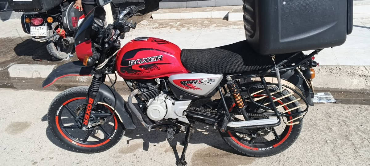 السلام عليكم دارجه بوكسر
2022
موديل 2022
مكينه مفتوح مره وحده فقط  ولا صوت ولا كلشي صافيه 
مرقمه رقم بغداد تحويل ثاني يوم تريد وكال تريد تحويل 
تدرجه ما نقصه كلشي السعر مليون800للستفسار***********
