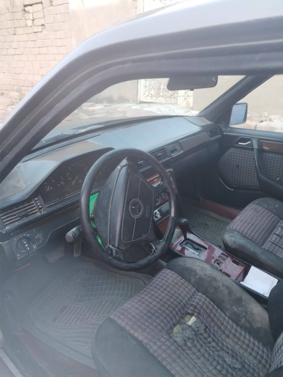 سلام عليكم مارسدس دب موديل ٩٠ سياره جديده كير مكينه ٢٥٠٠ بل باكيت تبريد حداديه طخم تاير كهربايات 
كله جديد مكفوله من الضربه ولعيب الشرعي رقم بغداد مداور نفس اليوم سعره 42وبيه مجال بصيط 
سياره حلوه مال جناي
مكاني ناصريه سوق الشيوخ

***********
