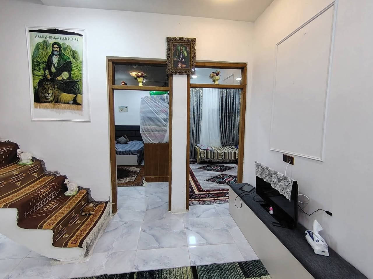 محافضه واسط..
دار للبيع كوت حي الحكيم شارع بيت زرزور خلف مدرسة البنفسج مساحه 150مربع بناء بلوك اساس طابوك سكف صب مرقم من قبل قسم بلدي حي الحكيم خدمات ماء كهرباء مدارس.......

يتكون من... غرفتين نوم.. هول... مطبخ... استقبال... مجمع صحيات... كراج... حديقة.....السعر 45 وبي مجال الشراي يدخل خاص انطي الرقم


**إذا كنت صاحب هذا الإعلان وتريد حذفه لأي سبب، رجاءا أرسل رسالة إلى الدعم الفني**