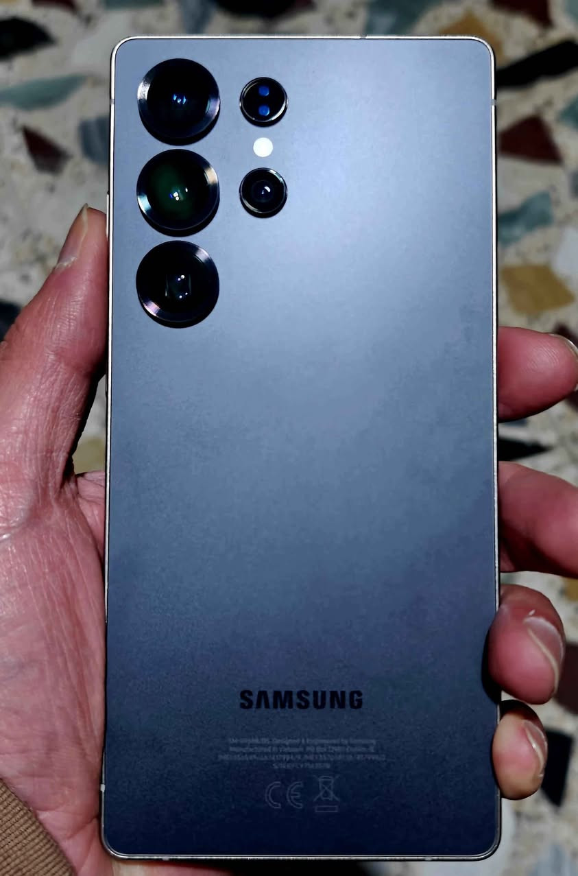 ((يفضل مراوس))
سامسونك كالكسي S25 الترا 
Samsung Galaxy S25 Ultra
ذاكره 512 لون اسود

الجهاز حالته ممتازه، نظافه 100% مابي اي شخوط او ضربات 
بعده داخل الضمان
غراضه كامله كارتونه وكيبل وگفرين..

مكاني بغداد وماعندي توصيل
السعر مليون و390 الف 

للتواصل خاص او على رقمي
*********** بغداد, العراق
