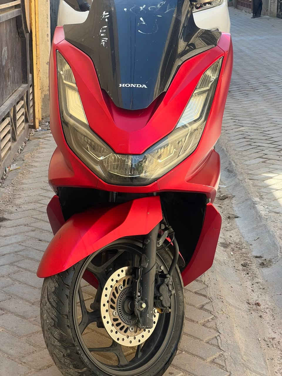 السلام عليكم PCX جيل رابع ماشية 45الف دراجة مال جناي مكفوله كفالة عامة السعر 16ورقة وبيها مجال للشراي  
***********
