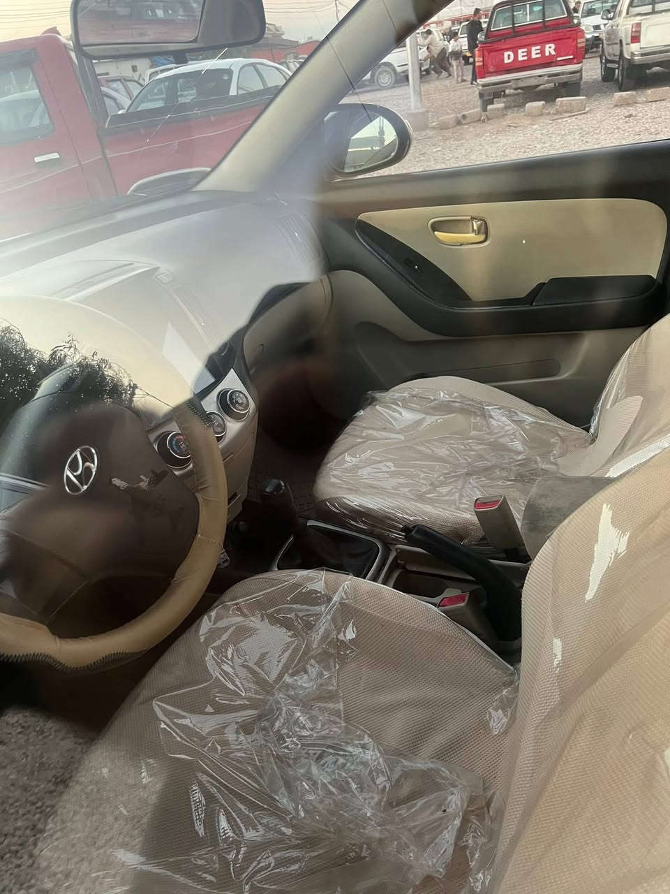 من رخصتكم
النترا 2010 خليجي دكشن عالي نوع المرغوب 
رقم وسنويه وهزه جديد ايلا 2030
صبخ 2قطعه بدون دواخل 
شاشه تيسلا وكاميرا 
تايات جديد كلشي جديد 
كير عادي 
سعر بلاش 95مجال للطيبين
***********
