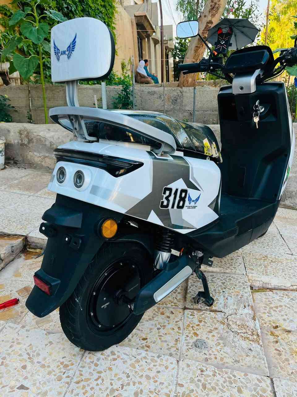 ماطور شحن للبيع⚡️🔋
ماطور 318 النضاف٩٩٪؜ كدام العين 
6 بطاريات + بطارية احتياط يعني 7 ✅
دبل سويج + بصمة تشغيل عن بعد ✅
الماطور شرط مامفتوح بي برغي مال بيت ✅
باب اول كفرات شرط خشط مابيهن ✅
تايرات جدد ✅
شاحنة الاصلية شرط ✅
السعر 650 
للتصال بالرقم ***********
واتساب ***********
