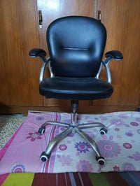 ٤٠ كرسي • للبيع