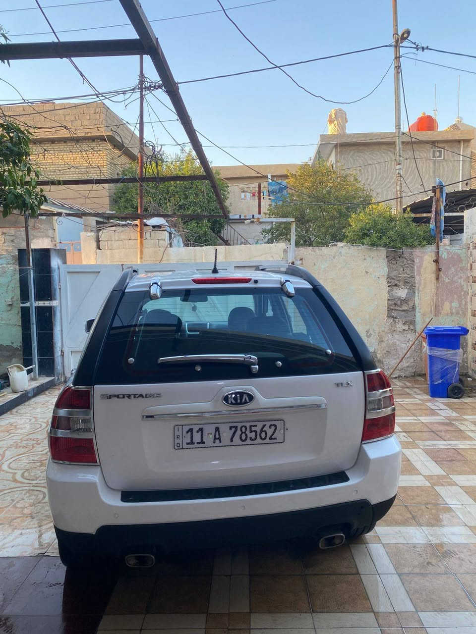 السلام عليكم سبورتج فول موصافت TLX سيارة كاملة اي نقص مابيها بدن صبغ بس بارد رقم بغداد انكليزي باسمي تخم تاير جديد ولايت زنون باتري جديد فتحة كشن جلد مري شفط حسسات بلادي تدفئة بل الكشنات والسونار موجود بل المنشور مكان السيارة ديالى مرواس بسيارة احدث عالية ***********السعر ١٣٠
