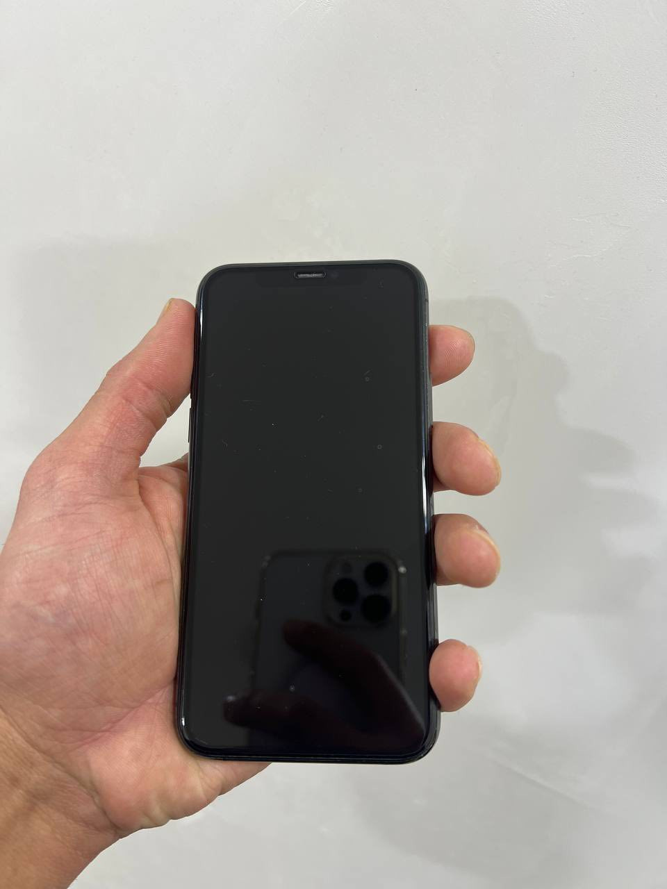 ايفون 11 برو العادي ذاكره 64 بطاريه 72 بلادي ما داخل تصليح الكارتونه موجوده السعر 270 مكاني الامين الثانيه ***********
