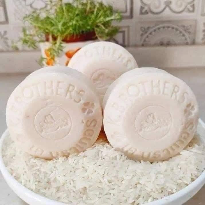 صابون تمن العنبر الأصلي عنبر المشخاااب
 المنشأ تايلاندي 🇹🇭 
صابونه التمن تستخدم لجميع أنواع البشره وخاصه البشره الدهنيه
تعمل على تقليص المسام وشد البشرة
تقلل من دهون البشرة 
توحيد لون البشرة
ازاله التصبغات والنمش
تبيض للبشره
شد وتقليص المسامات
الحد من الافرازات الدهنية
تصفيه البشره من اثار الحبوب والكلف
⭕️ #العنوان #بلدروز #شارع #الاطباء #مجاور_اورزدي_بلدروز
علماً ان اسعارنا انسب الأسعار ❤️


**إذا كنت صاحب هذا الإعلان وتريد حذفه لأي سبب، رجاءا أرسل رسالة إلى الدعم الفني**