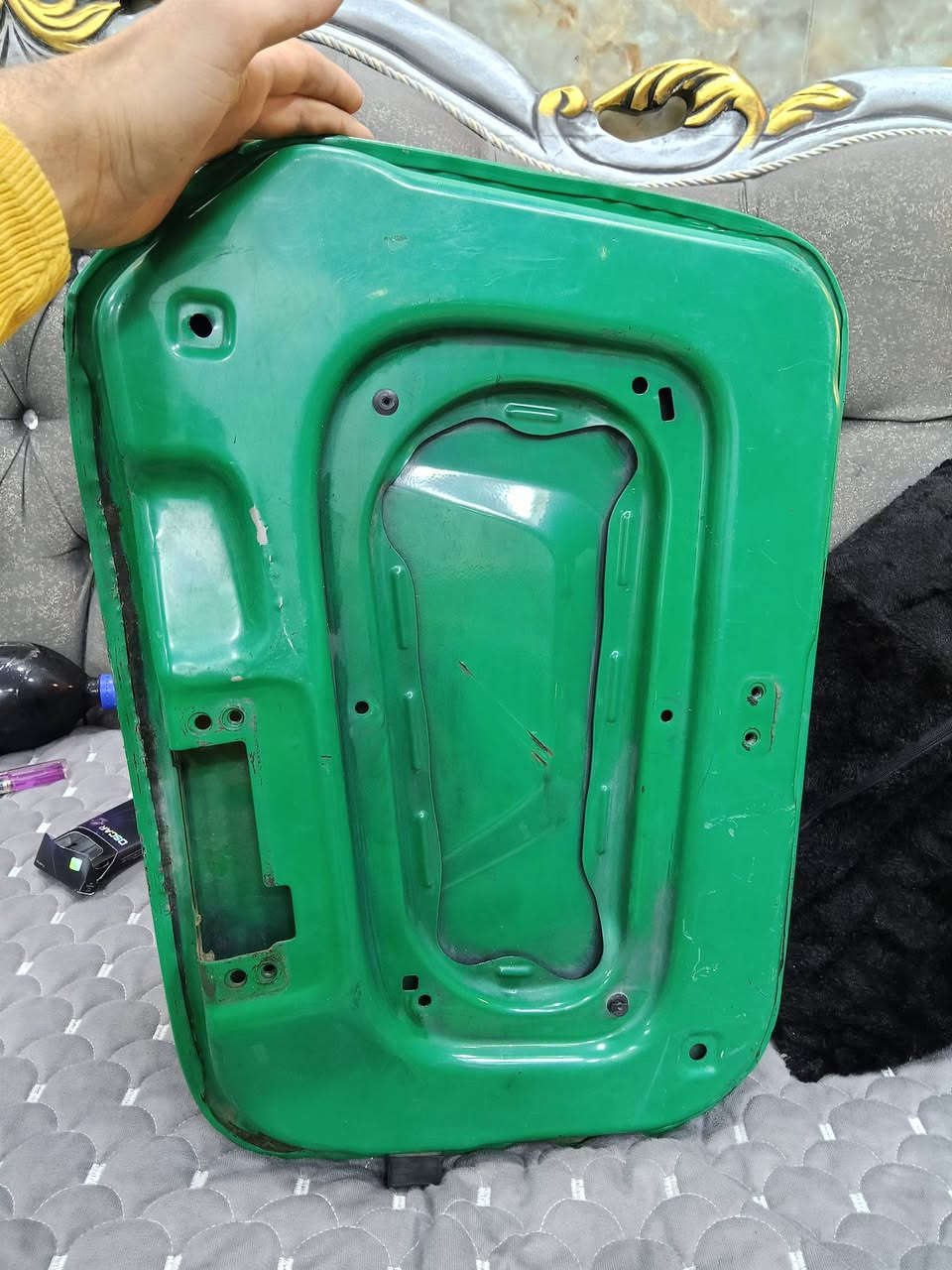 باب تكتك اخضر بيها زلغات للبيع ب 10 الاف قفل الدوره ابو دشير ***********
