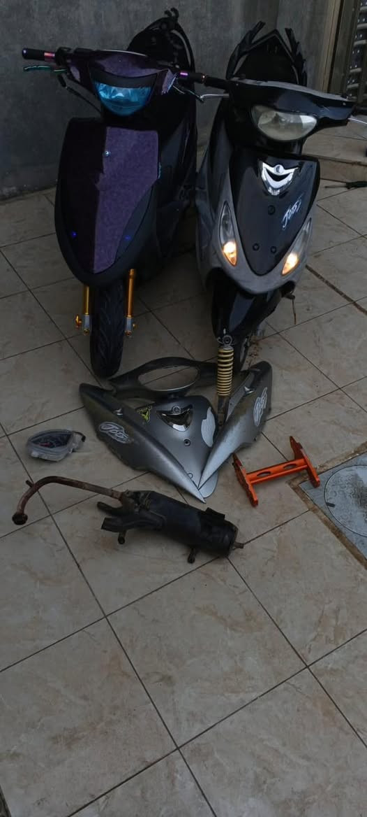 سلام عليكم / ماكس منغولي للبيع دراجه بلادي ع حطته/ مفتوحه مره وحده / كهربائياته كله شغاله / سعره 400 وبيه مجال 
مكاني بابل حي لامام 
رقمي 0773 706 5750
***********
