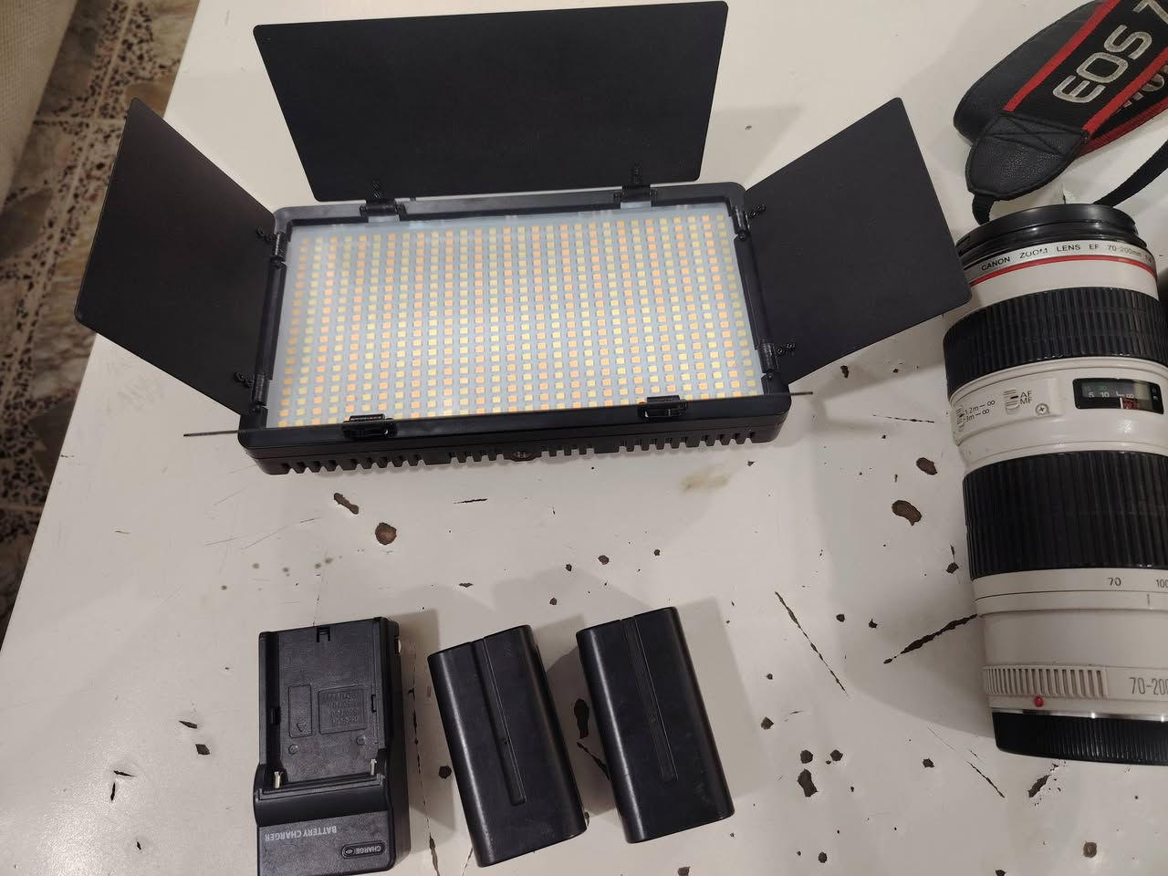 درون مني 4k كومبو مع كارتونات جديدة 
كانون 7D مارك 2 مع عدسة 70/200 f4 مع هود وقباقة 
عدسة 18/135 مع قباقة بطاريات عدد 3 وشاحنه
كادريتر لنقل الملفات
بيبي لايت وجنطة كاميرا
خلي سعر الي يرضه الله 
وابيع شلعة كلهن


**إذا كنت صاحب هذا الإعلان وتريد حذفه لأي سبب، رجاءا أرسل رسالة إلى الدعم الفني**