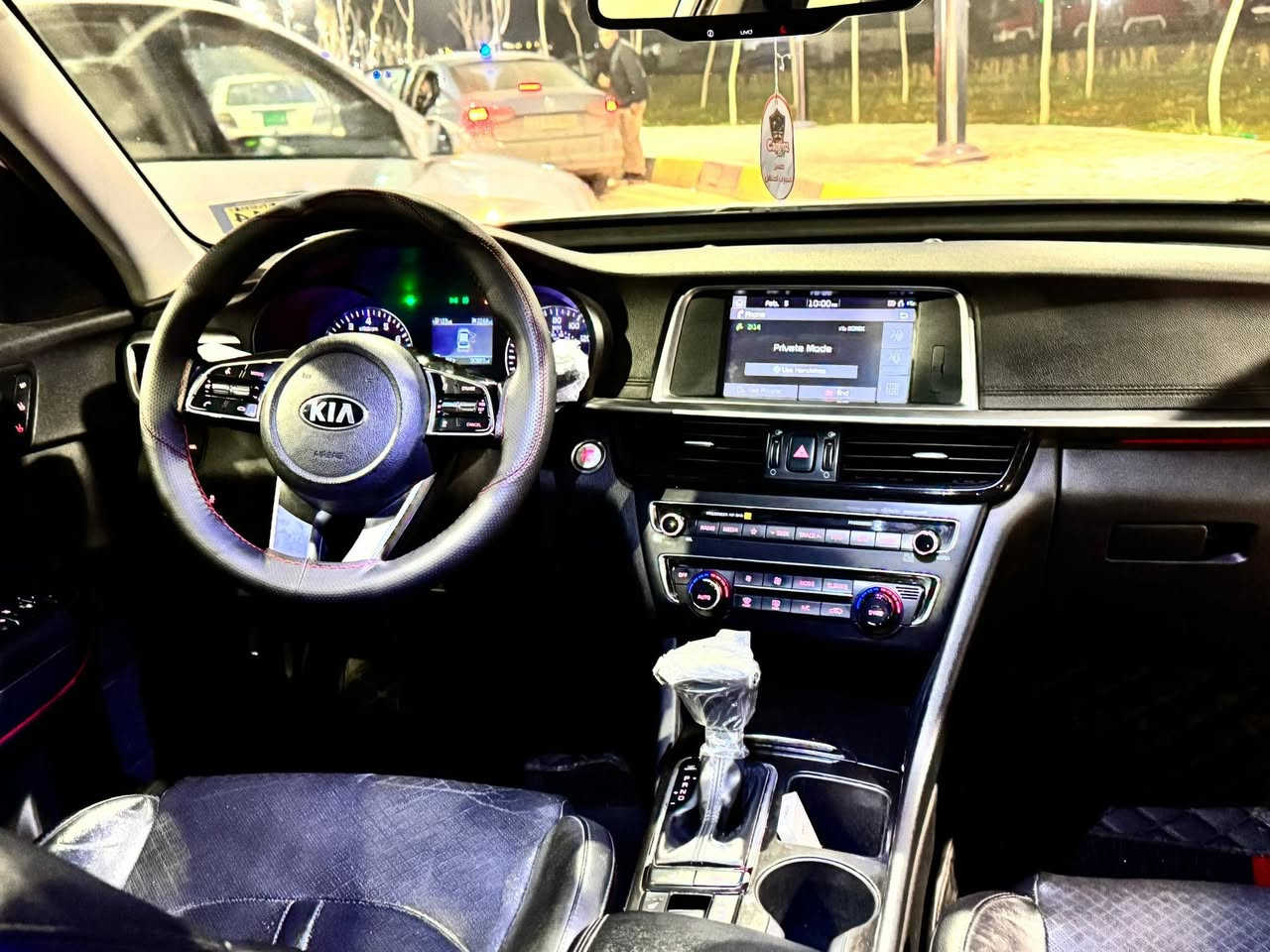 السلام عليكم كيا اوبتما 2019 امريكي السعر145 وبيها مجال 
السياره فول 1/1
بصمه بانوراما 
كشن حار بارد 
كشنات كهرب اشاير بلمري
لايت لد وبعد بيها مواصفات
مكينه 16توربو 
ماشيه 90 
حادثها جاملغ خلفي وقبق جنطه داخل شي بسيط السونار مرفوق بلمنشور 
للاتصال ***********/***********
المكان الموصل الايسر
