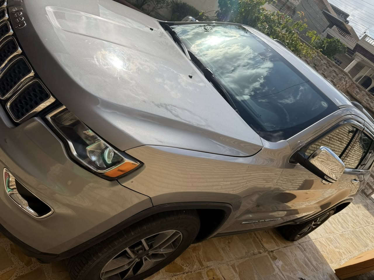 جيب كراند شيروكي لمتدد
رقم سليمانية باسمي شرط التحويل 
موديل 2019 
ماشية 64 mi
مكينة 3.6 
سعرهة 195 ورقة 
مواصفات فول الفول عدى الفتحة 
خزن ميموري
مري قلاب عند الرجوع 
رادارت امامي خلفي جانبي 
كشنات كهرباء + جلد + تدفئة 
ستيرن تدفئة 
فورويل. موس تعدد وضعيات 
مري تعتيم 
اشاير بل مري 
بصمة + نضام ترحيب 
جنطة كهرباء 
فول للاخير 
مكاني بغداد البلديات 
***********
