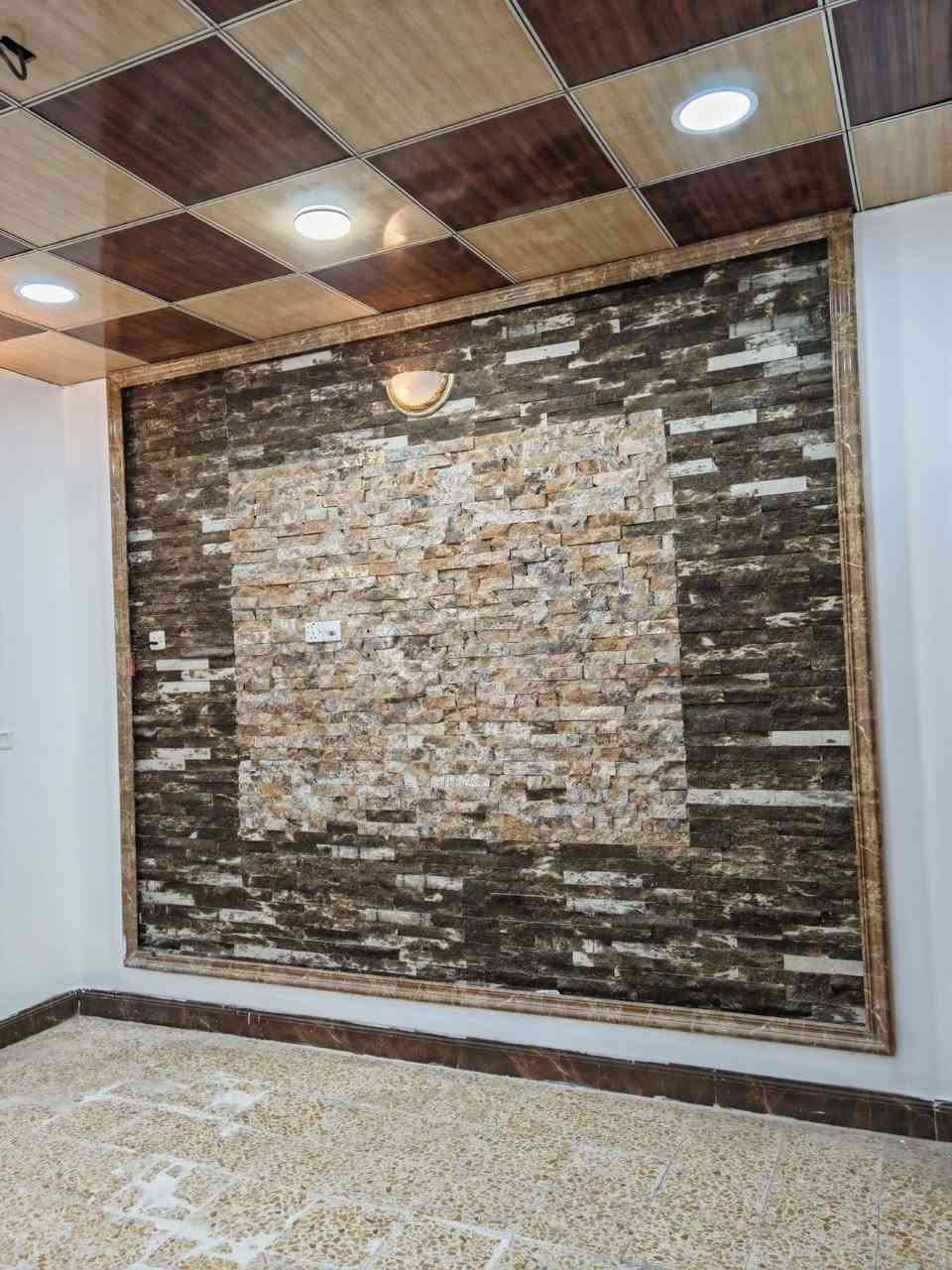 السلام عليكم بيت بالبراكيه شارع المطار القديم الفرع الي مقابل صيدلية المطار البناء صب كونكريت اساس +سقف  كونكريت.. والبناءبلوك درجة أولى شبيه الطفيلي العنوان سابقا صيدليه المطار حاليا صيدليه صفا عبد الرضا الرماحي *********** والسعر خاص
