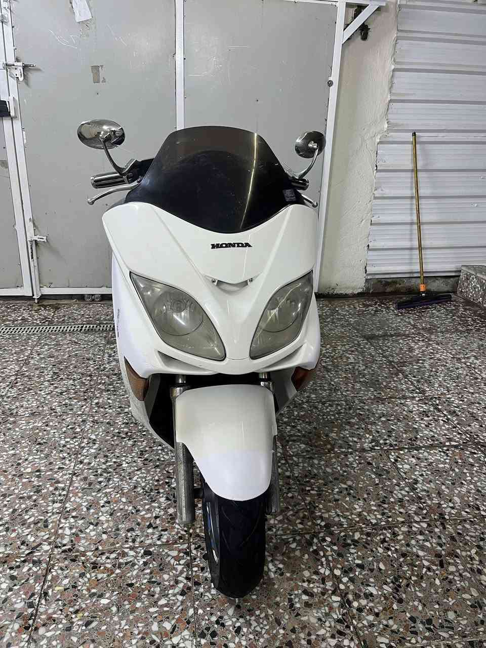 سلام عليكم فورزه 0 8كير شغال دراجه شلعه معدل 140نضيفه تايرات جدد مابيها نقوصات كفرات جدد اوراق بيها مكاني بغداد افاق عربيه ومتواجد بلاعضميه سعر ٨٥٠وبيها مجال بسيط شراي يتصل ***********
