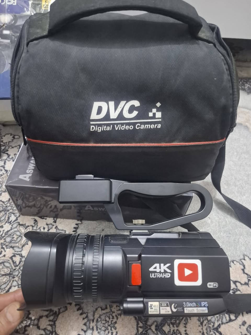 كاميرا تصوير فديو ( أمازون ) 4K بطاريتها ضعيفة للبيع مع حقيبة السعر ١٠٠ ألف مع المجال  للإتصال على رقم الوتساب 
***********  كربلاء المقدسة .
