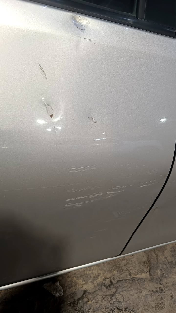 نيسان فيرسا ٢٠١٣ رقم بغداد مشروع وطني  قطعه صبغ شاملغ خلفي بارد جاملغ الأيمن الأمامي محرك وكير نظيف تبريد ثلج حدادية نظيفة زوج تايرات أمامي جديد داخل نظيف ويل كب BBS شاشة تاب وكامرة خلفية مراوس حسب القناعه فرق ما عندي
السعر82 ورقة وبي مجال قليل العنوان رمادي حي الاساتذة او حي الأندلس الاتصال ***********
