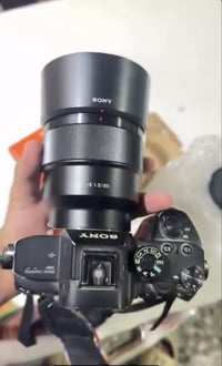 عدسة ٨٥/١٫٨ • للبيع • تفاصيل خاص