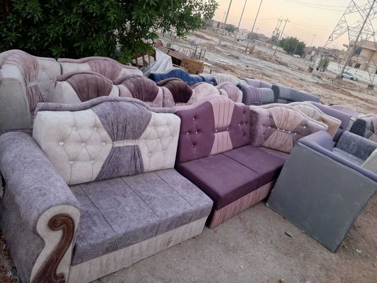 ٣٠قطعه مامستعمله. مختلفه الاشكال زوايه. بيهم مقعد ابوا نفر.قطع ابوا ثنين. كلهن ب٢٥٠.  وين ابوا امقهى ابوا موكب بيهن مجال. ***********. سماوه العسكري

