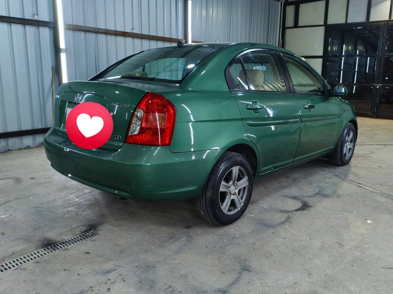 اسلام عليكم ورحمة الله. 
للبيع اكسنت 2007 خليجي 
سياره ممتعوبه رقم انبار نكليزي باسمي شرط تحويل
... مكينه 1600...  كير مكينه بشرط تخم تاير ويل كب
تبريد تدفئه كله شغال سياره جاهزه للعلم بيهة اربع قطع فقط صبغ ابيع حزام مكفوله من ضربه او تبديل فقط صبغ سعر المطلوب.. 75.. بيهة مجال بسيط 
مكان سياره انبار فلوجه للتواصل. ***********
