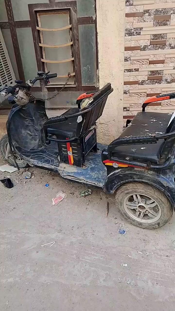 دراجه شحن للبيع اليتفيده 200 وبيه مجال باتريات تعبانه مكاني بغداد الكريعات ***********
