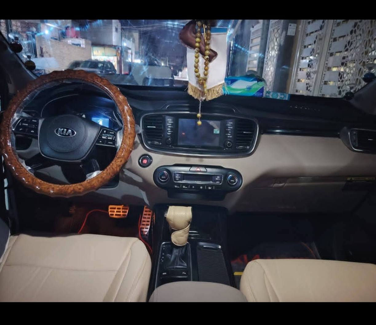 سلام عليكم سيارة البيع سيارة جديد ماشيه 40 الف سيارة مكفله كفالة عامه بس بيه حالوب بصسيطه رقم ***********
