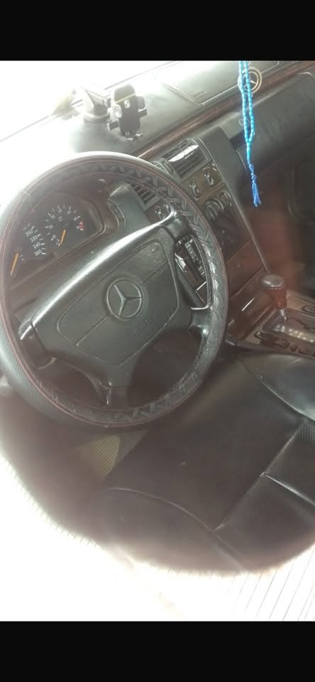 للبيع – مرسيدس موديل ١٩٩٦ 🚘
سيارة نظيفة جداً، معروفة بقوتها وراحتها على الطريق، بحالة جيدة وجاهزة للاستخدام. مناسبة للاستخدام اليومي ولعشاق السيارات الكلاسيكية.
✅ موديل: ١٩٩٦
✅ اللون: كحلي غامق
✅ الرقم جديد
✅ السنوية جديدة
💰 السعر: ٧٥ مليون قابل للتفاوض للجادين فقط.
✅ السيارة تُفحص بأي مكان يختاره المشتري.
📞 للاستفسار والتواصل:
***********
