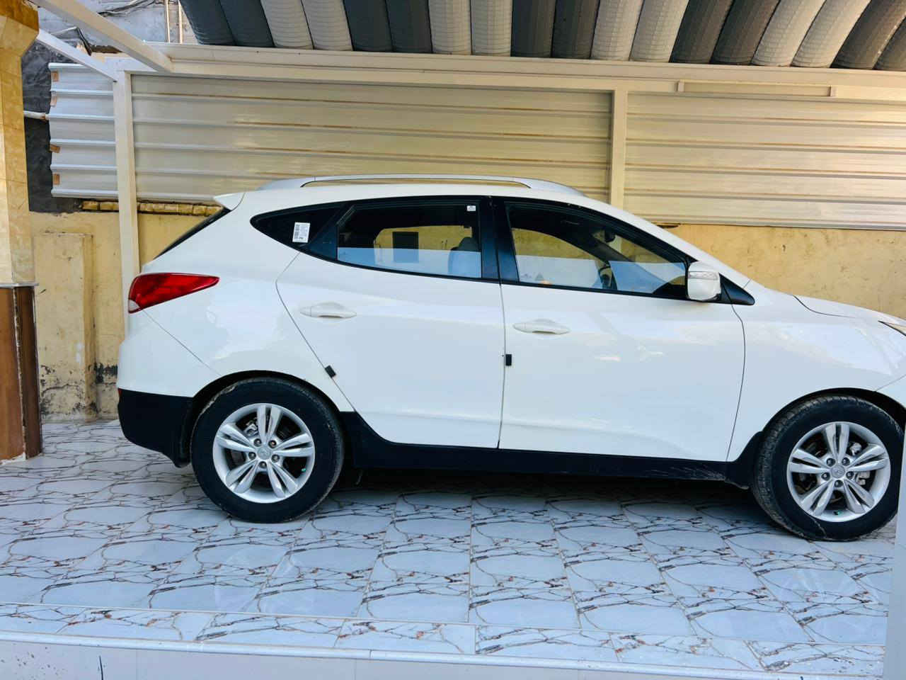 سلا عليكم ورحمة الله وبركاته
سياره توسان موديل 2012
رقم سياره أربيل 
سياره مابيه شي

مكينه== فول سليمه

تبريد ==فول مابيه شي

سياره ==بنورامه بيه

الخدايه سياره ==مابيه شي جديد

السياره من جابه بيه ظربه

فوك التاير الخلفي مقدر شبرين

بس والله سياره لو تتطلع باليوم لو ما تتطلع مال رجال كبير بالسن

سياره معروضه ١٣٨ وحك الجيه ينزل واني خادم
رقم
***********
