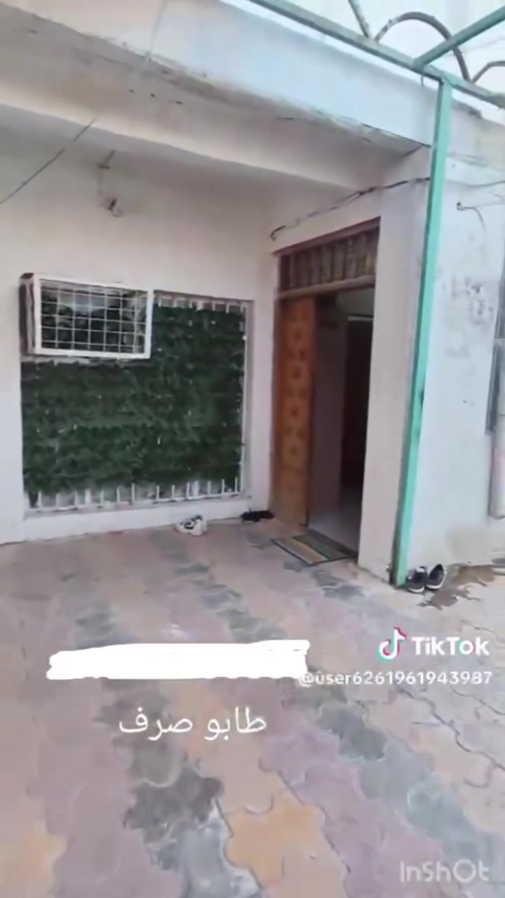 السلام عليكم بيت للبيع مساحة 200متر طابو صرف نضيف ومرتب واجهيه 10ونزال 20 ع ساحه مقرنصه مكانه كربلاء بحي العسكري مال الحر فول خدمات او حديقه غرفتين جوه غرفتين فوك هول وستقبال او مطبخ او كلدور او مخزن صحيات خارجيه وداخليه السعر 210اوبي مجال بسيط  للأستفسار ***********
