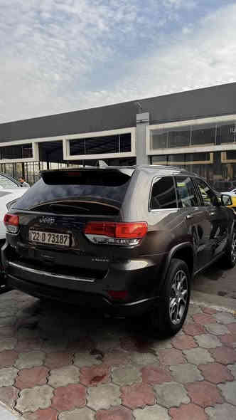 جيب لاريدو 2021 
سياره حلوه ونضيفه ضررها حيل بسيط براس البوند صبغ موضح بالصور وملاحضات بارد كدام العين سياره فول مواصفات عدا الفتحه 
محرك 6 سلندر كير ومحرك شرط على وضع الشركه السياره ماشيه 70 الف حقيقي سعر 240 بيها مجال مكان السياره موصل شارع البراوي المعارض الجديده معرض العابد 
***********
***********
