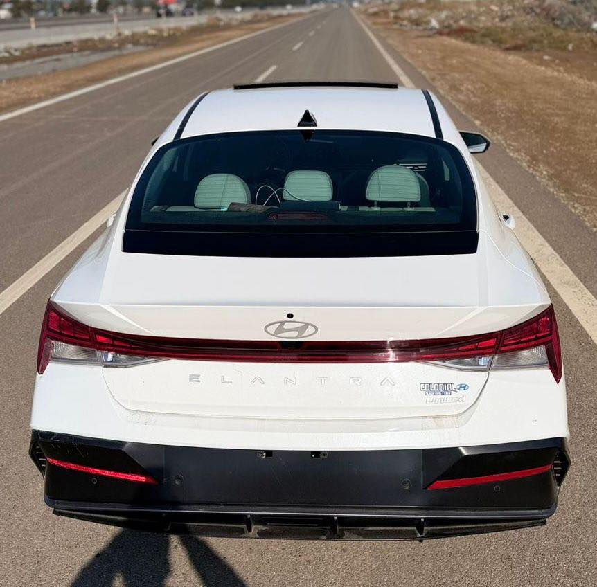 لمتد فول خمس كامرات داخل ابيض بعدهه بدون رقم مراوس با النترا او فورتي.  اقل منهه يصير فرق  ***********
