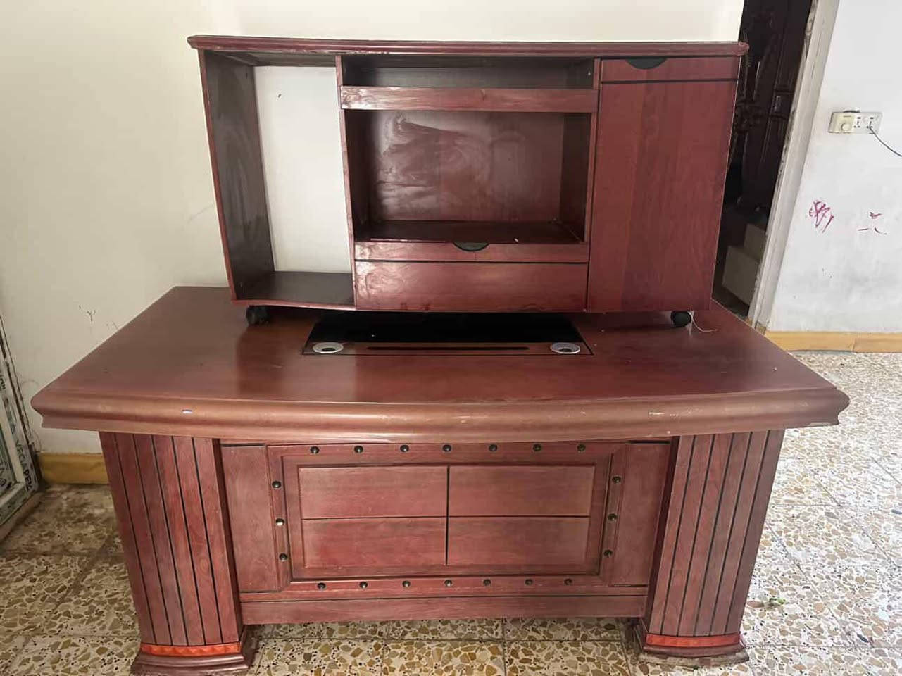 📢 إعلان للبيع 📢
مكتب خشب بحالة جيدة جداً ونظيف، تصميم أنيق ومناسب للمنزل أو المكتب.
يحتوي على أدراج ومساحات تخزين مريحة.
💰 السعر: 170
للتواصل والاستفسار الرجاء مراسلتي على الخاص.


**إذا كنت صاحب هذا الإعلان وتريد حذفه لأي سبب، رجاءا أرسل رسالة إلى الدعم الفني**