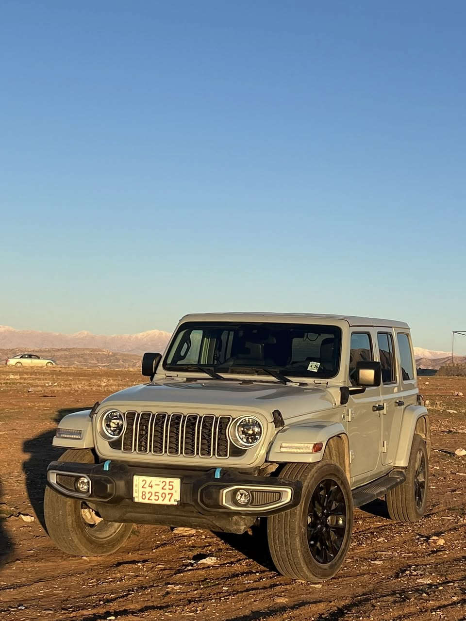 السلام وعليكم
للبيع 
حيب رانكلر موديل ٢٠٢٤ 4xe
محرك 4 سلندر ثلاث انظمة قيادة 
السيارة طيارة 375 حصان

ماشيه 12 الف كيلوا 
السيارة بحالة الوكالة جديدة كلش 
فول الفول للأخير صحارى فئه خاصه 
جلد اسود تطريز بلون جوزي
كشنات كهرباء 
كشنات تدفئه
سترين تدفئه
كاميرا اماميه
زراك كاميرا 
كاميرا خلفيه
مرايه وسطيه اوتودم 
رادار حانبي 
رادار خلفي 
رادار امامي
سياقة ذاتيه 
بريك طوارئ تلقائي
كشافات اماميه 
ليد كل الانارة اللي بالسيارة 
ايرباك عدد ٦ 
نظام صوت Alpine 
امبليفاير بالجنطة بيها صوت كلش قوي 
شاشة كبيرة بيها كل اعدادات السيارة 
بيها نظام Alexa 
شاحة السيارة كيبل شحن سريع 
ويجي وياها بطارية اضافيه تشحن بيها من السيارة لسيارة ثانيه 
نظام تعليق solid axle يجي بالصحارى يكون مريح للأستخدام اليومي 
السيارة فول للاخير وقليل تجي هيج مواصفات 
كلش جديده بعدها بحالة الوكالة حادثها كلش خفيف بدون ايرباك بدون دواخل 
كاتي اربيل
سعر السيارة 360$$ الف دولار ‼️‼️
هذا رقم تليفوني
***********
تفضل اتصل وتدلل
