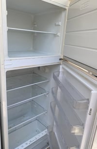 ثلاجة • حجم ٢٢ • للبيع