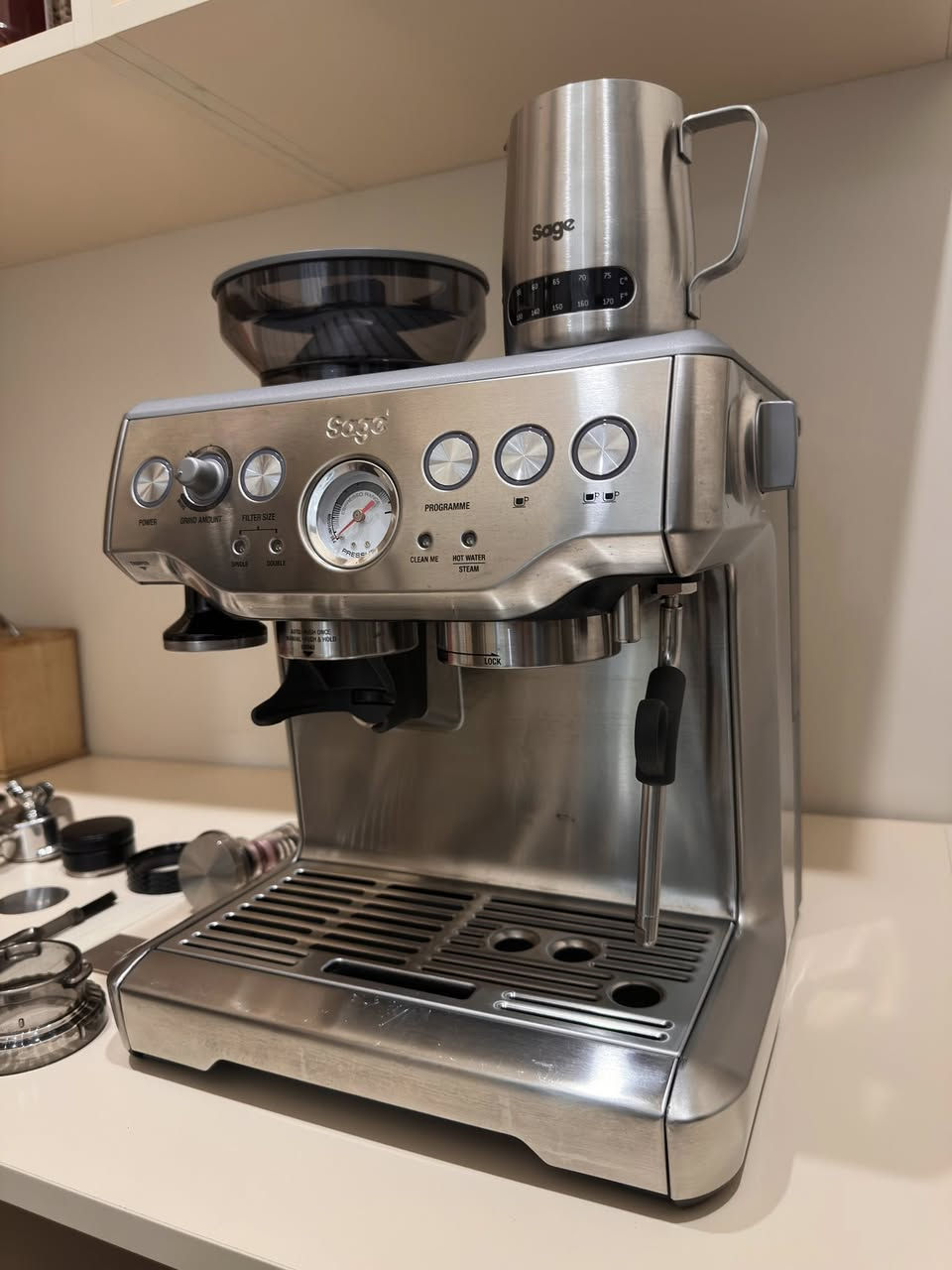 Sage Barista Express- نظافة ممتازة
مع كامل ملحقات الجهاز الاصلية 
بالاضافة الى بورتافلتر مكشوف عدد 2 + موزع + تامبر سبرنك + بك سكرين
السعر ٧٠٠ الف مع كامل الملحقات


**إذا كنت صاحب هذا الإعلان وتريد حذفه لأي سبب، رجاءا أرسل رسالة إلى الدعم الفني**