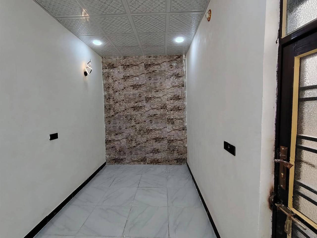 بيت للبيع طابو زراعي سند 25 في النجف – مقابل ملحق قرية الغدير عمود  320  🏡 الاتصال ***********
📏 المساحة: 60 متر مربعة 

💰 السعر:💲 26 مليون (قابل للتفاوض)

🏗️ البناء: طابوك 

🏠 الأساس والسقف: كونكريت

مواصفات البيت:

✅ غرفت نوم 🛏️

✅ صالة 🛋️

✅ مطبخ 🍽️

✅ صحيات 🚿

✅استقبال

عنوان مكتب مقابل ملحق قريت الغدير مكتب القلعه

الاستفسار ***********متوفر وتساب
