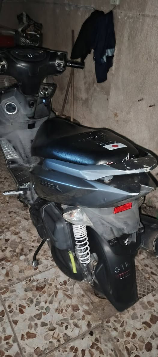 سلام عليكم درجة جي تي ار للبيع ومروس بريز سعر 950بيهة مجل ***********

