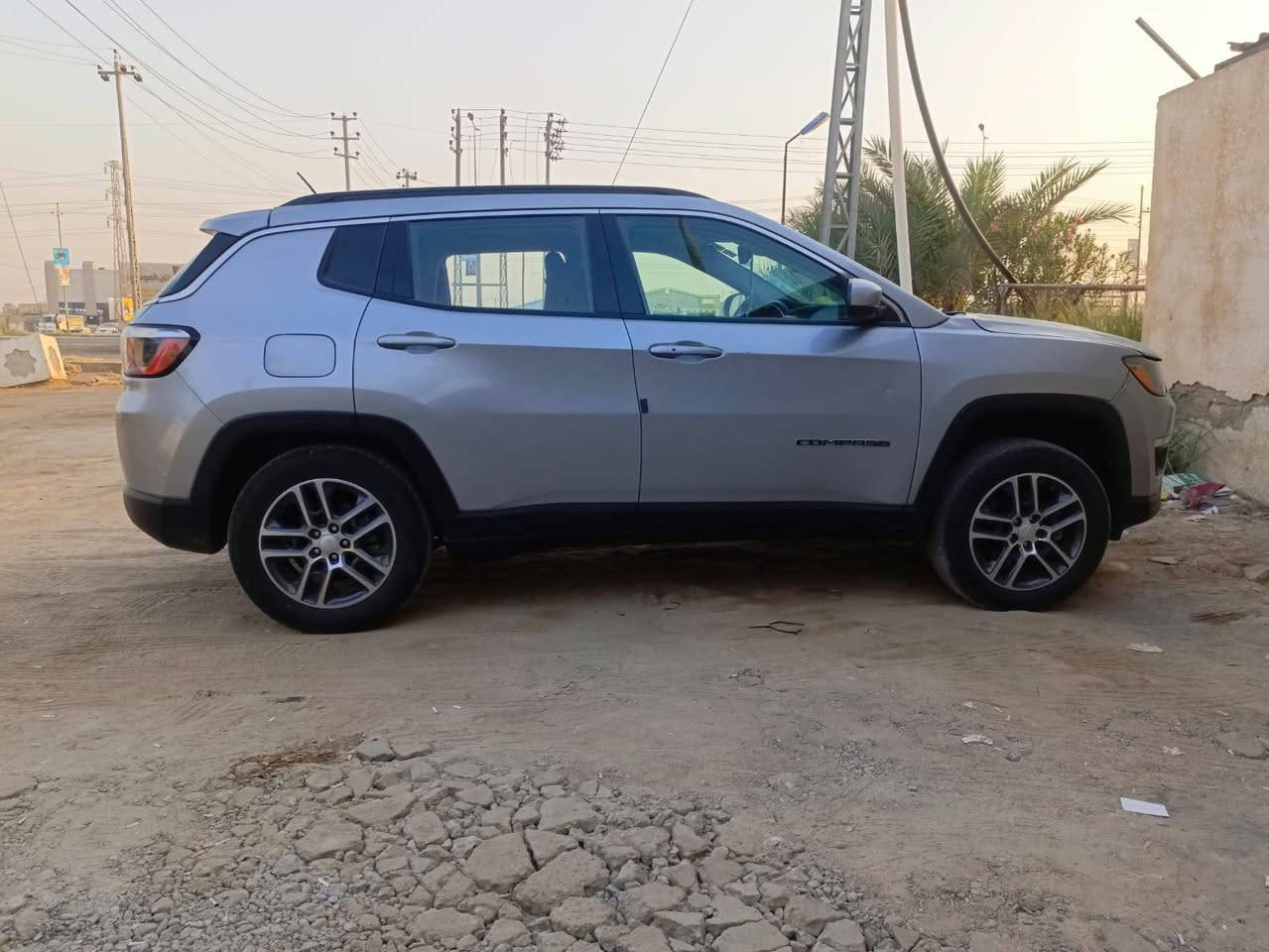 السلام عليكم من رخصت مديرالكروب المحترم جيب كومباس سيارة موديل 17 رقم بغداد انكليزي سيارة حلوه مامشية هواي شي قليل من الدوام البيت سعره 145 وبيه مجال مكان سيارة ميسان رقم صاحب السيارة ‏‪0770 558 8148‬‏ اتصل وتدلل خاص مااجاوب
