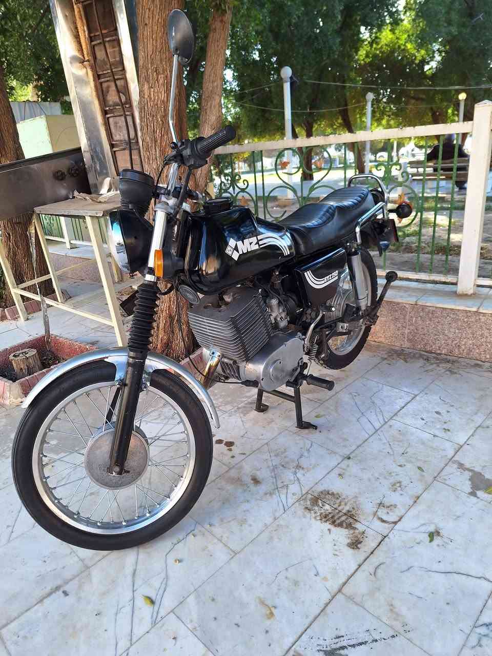 سلام عليكم دراجه امزت للبيع 82 تريد بدون تريد رقم وسنويه نكليزي ميسان مبدل بس خشم وبيه فطر جوه كشن ماكنيت قمبوره كصه 4 كابريتر كوبيه السعر تصل ماسنجر ماسحه ***********وتدلل مو شراي لايتعبني مكاني ناصريه قلعه سكر خاص ماعندي تصل
