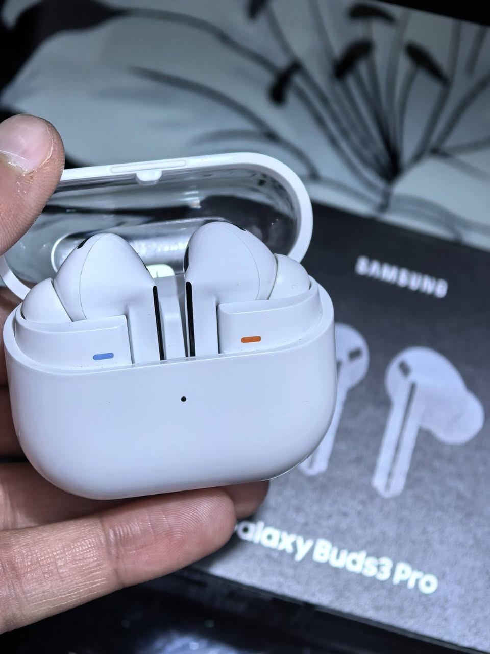 سماعة سامسونج بودز 3 برو
اخر اصدارات سامسونج . 
 صوت نقي جداً . ANC قوي واتصال فول .  
نظافة 95% . استخدام قليل . 
( بسعر 80 الف  )
مكاني نجف .. ((( ماعندي توصيل )))


**إذا كنت صاحب هذا الإعلان وتريد حذفه لأي سبب، رجاءا أرسل رسالة إلى الدعم الفني**