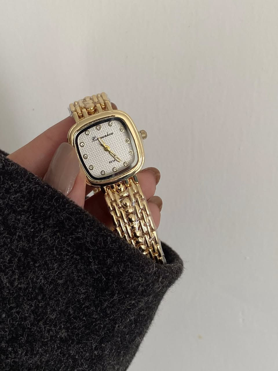 مجموعة ساعات بماركات مختلفة ✨

أناقة عملية وسعر مناسب 🤍
تلبس يوميًا وبكل ستايل 
معدن ستانلس ستيل ، طلاء ثابت 

الاسعار مذكورة اسفل كل موديل .
مرروا الصور لرؤية باقي التفاصيل والموديلات 😍

التصوير خاص بحسابنا 🫶🏻

- التوصيل لجميع محافظات العراق 3 الاف


**إذا كنت صاحب هذا الإعلان وتريد حذفه لأي سبب، رجاءا أرسل رسالة إلى الدعم الفني**