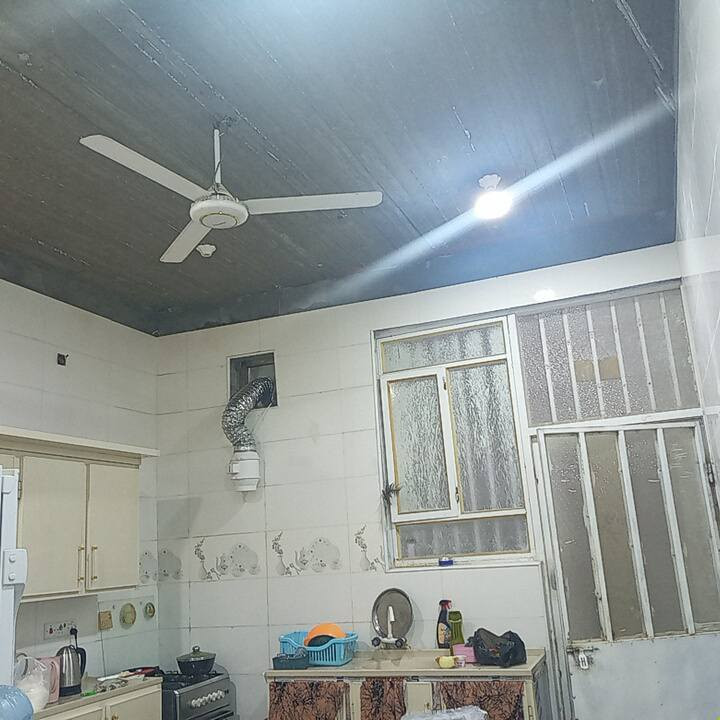 متاح بيت في الجزيره باب الهوى شارع 7
قريب على السوك مساحة 150متر   يحتوي على غرف عدد2 صحيات داخلي او  اخارجيه سعره 69 مليون أوبي مجال 
***********  بي نواقص فقط صبغ جدار او سقوف  واهلا وسهلا
